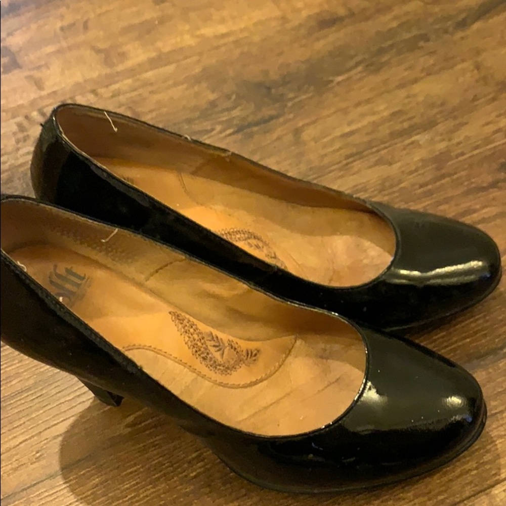 Black heels gently used Soft Brand